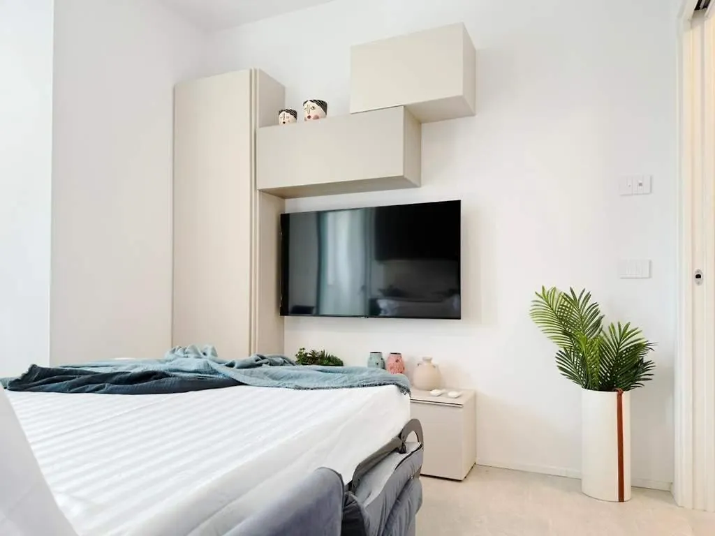 Homeby, Casa Raffaele 0*, Milán